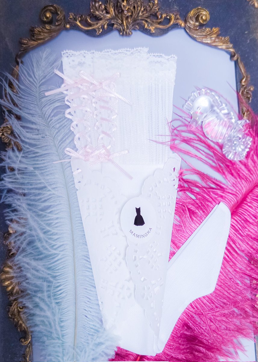 마밍카 ( <a href="/by_mamingka/">마밍카</a> )샵의 RT 이벤트에 당첨된 레이스업스타킹이 왔어요!

하얀색레이스에 분홍리본을 본 순간 늙은 인놀러도 벌떡 일어나서 입어보지 않고는 견딜 수 없는 예쁜 스타킹이예요😍ㅋㅋ

예쁘고 입히기 쉬워서 너무 좋아요!

소중하게 잘 입히도록 하겠습니다!
정말 감사합니다😄