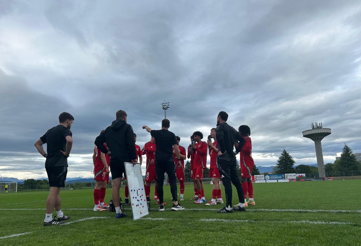 AdrianHarvie's tweet image. Such a rewarding 11 days for the players on their journey within our @Cymru pathway. Tough opposition in 🇮🇹 🇦🇪 🇰🇷 🇲🇪 which the players stood up to and more! Also, another camp under the belt for this amazing support staff who work tirelessly, supporting our players
👏🏻👏🏻👏🏻 🏴