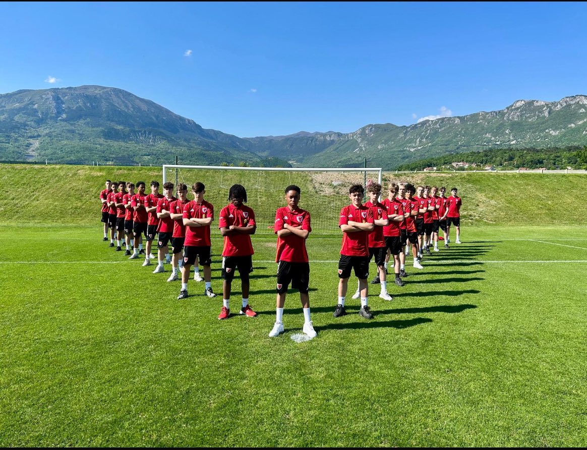 AdrianHarvie's tweet image. Such a rewarding 11 days for the players on their journey within our @Cymru pathway. Tough opposition in 🇮🇹 🇦🇪 🇰🇷 🇲🇪 which the players stood up to and more! Also, another camp under the belt for this amazing support staff who work tirelessly, supporting our players
👏🏻👏🏻👏🏻 🏴
