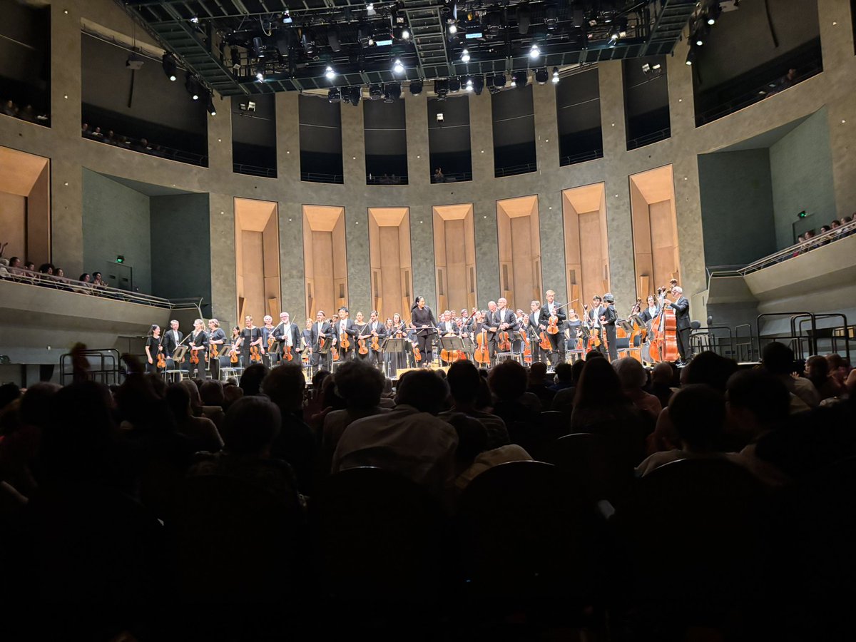 Bruno Serrou (@cirmeau) on Twitter photo Compte-rendu de concert :
L’<a href="/OrchestreParis/">Orchestre de Paris</a> Cité de la Musique (<a href="/philharmonie/">Philharmonie de Paris</a>) dans un programme original célébrant le XXe siècle avec des œuvres de Richard Strauss, Leonard Bernstein, Kaija Saariaho, Dimitri Chostakovitch
brunoserrou.blogspot.com/2025/05/lorche… Compte-rendu de concert :
L’<a href="/OrchestreParis/">Orchestre de Paris</a> Cité de la Musique (<a href="/philharmonie/">Philharmonie de Paris</a>) dans un programme original célébrant le XXe siècle avec des œuvres de Richard Strauss, Leonard Bernstein, Kaija Saariaho, Dimitri Chostakovitch
brunoserrou.blogspot.com/2025/05/lorche…