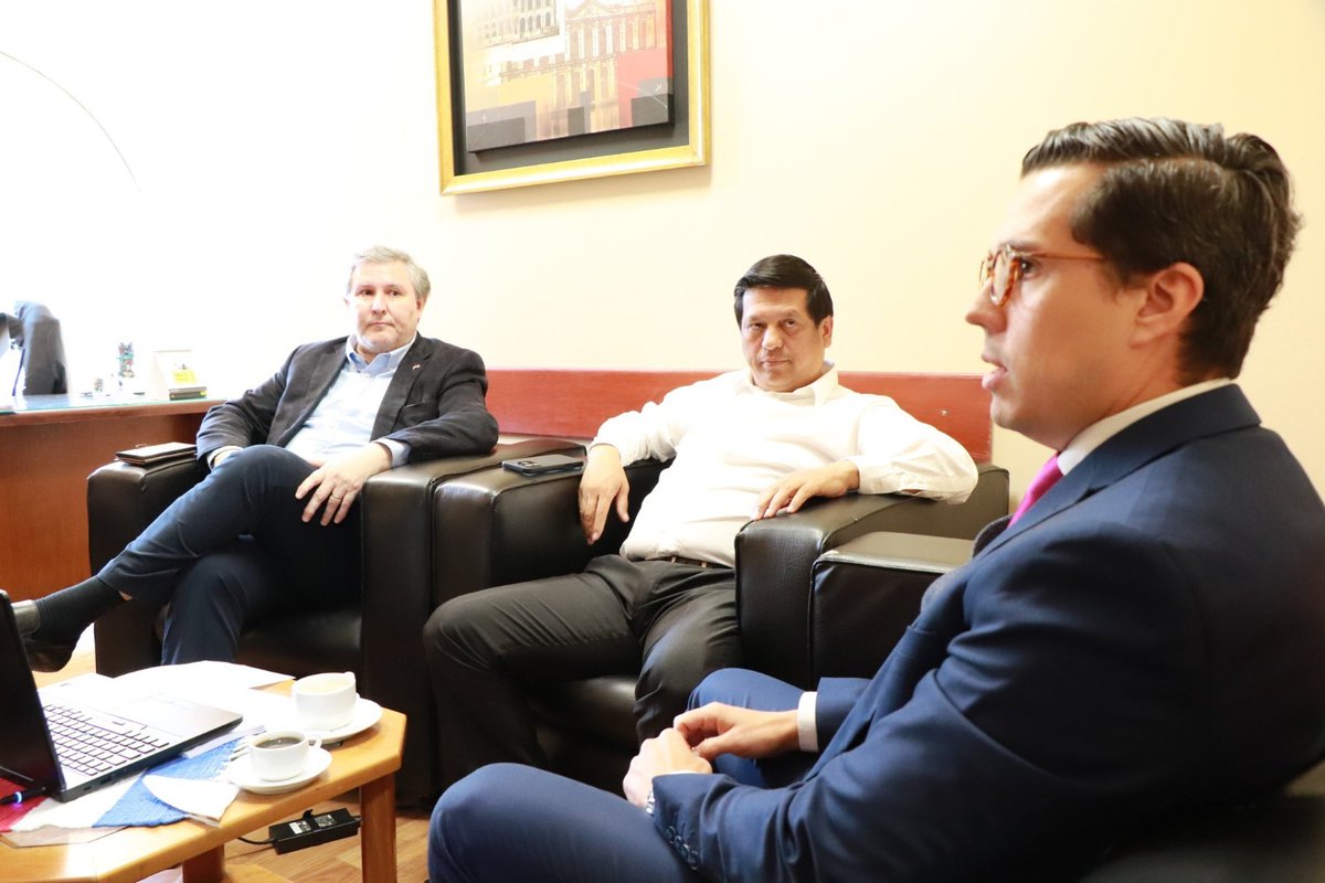 El Defensor Adjunto Penal, <a href="/cesarcanete/">Cesar Cañete Prette</a> participó de una reunión de trabajo de La Comisión de Prevención, Lucha contra el Narcotráfico y Delitos Conexos, presidida por el Senador Sergio Rojas.