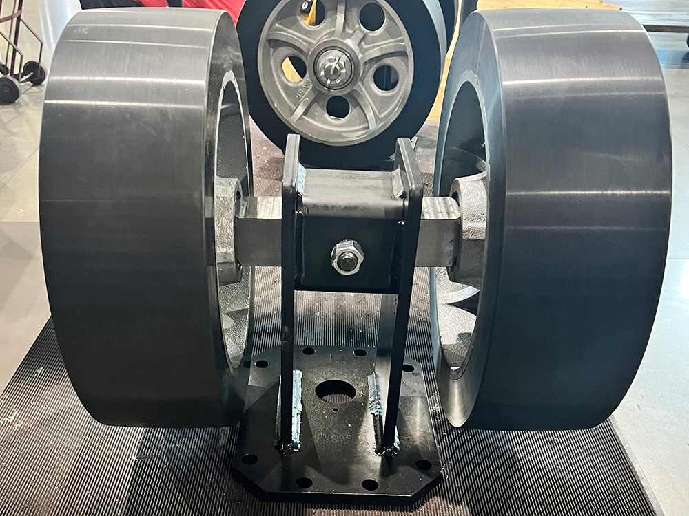 Hamilton_Caster's tweet image. At Hamilton, solving problems is our specialty. If our standard products don&apos;t fit, we&apos;ll create a custom solution for you. Our oscillating casters keep wheels grounded and support heavy loads. Learn more: bit.ly/44fj8BY #HeavyDutySolutions #InnovativeEngineering
