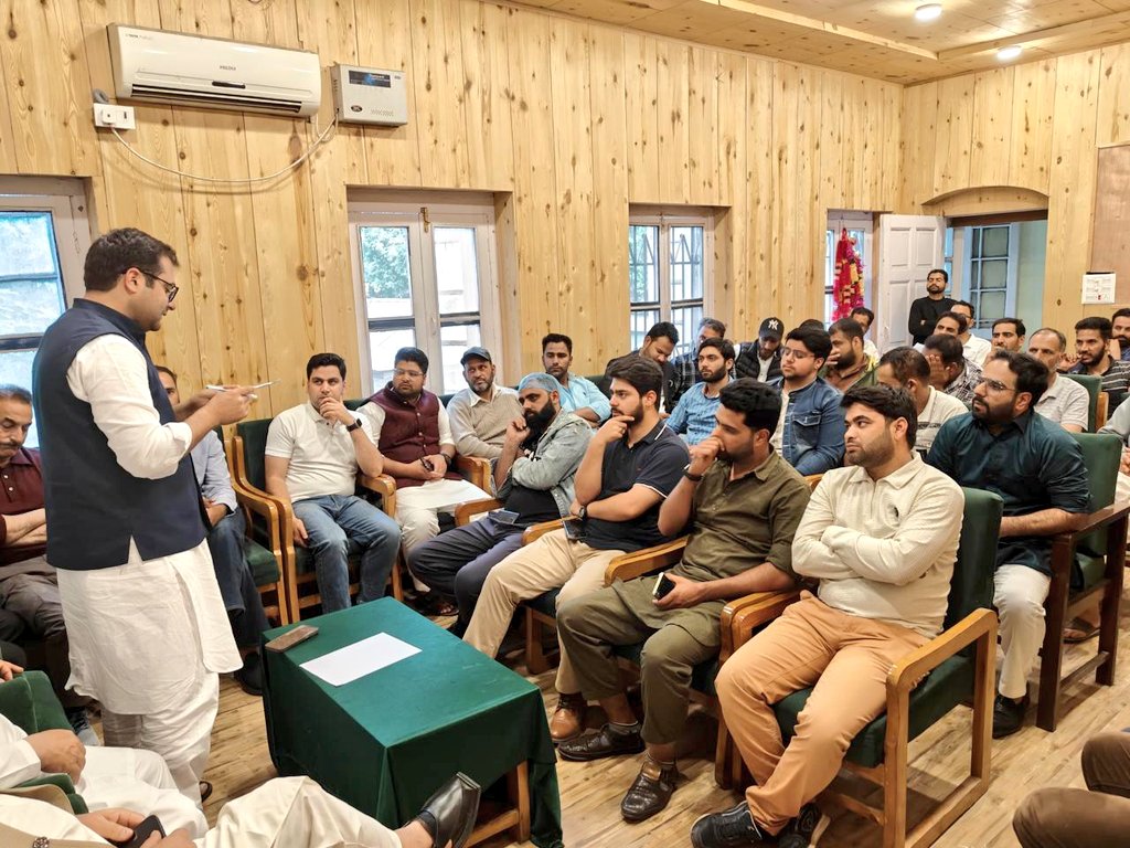Madhatbinh's tweet photo. Today's insightful meeting at PDP HQ focused on shaping our social media strategy. The meeting was attended by @ZuhaibYousf Bhai, Social Media Head Tajamul Islam, and Srinagar District President   Abdul Qayoom Bhat. #PDP #SocialMediaStrategy https://t.co/Xa5NqoqGkF