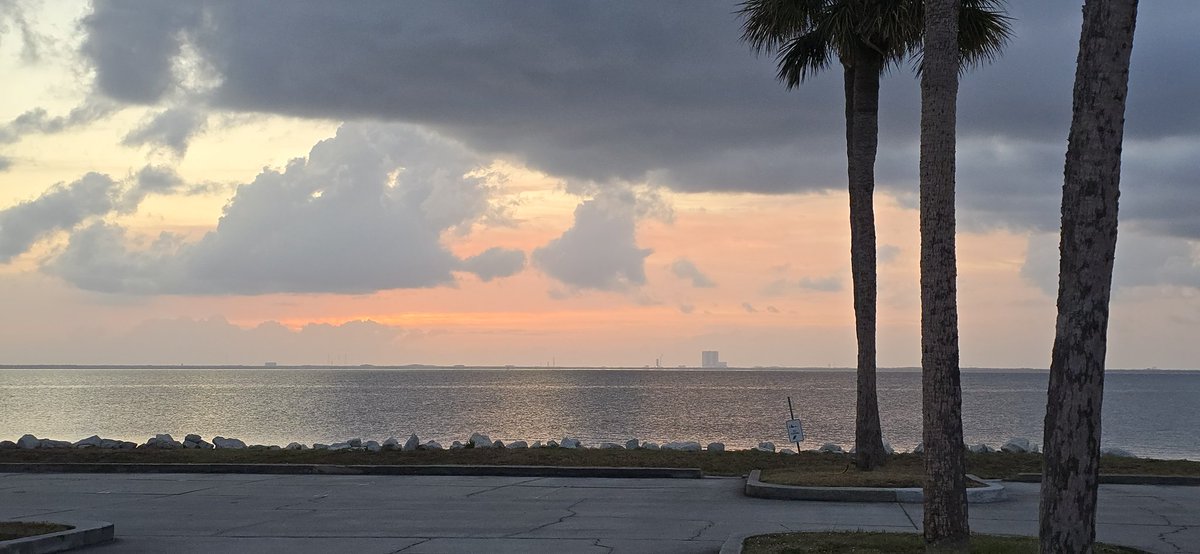 SpaceCoastSkies's tweet photo. Dropping reminders all over the place🩶 #heartsinrandomplaces #HeLovesYou #HeLovesMe #SpaceCoastSkies #StormHour #flwx #VAB https://t.co/L69kiNDsdc