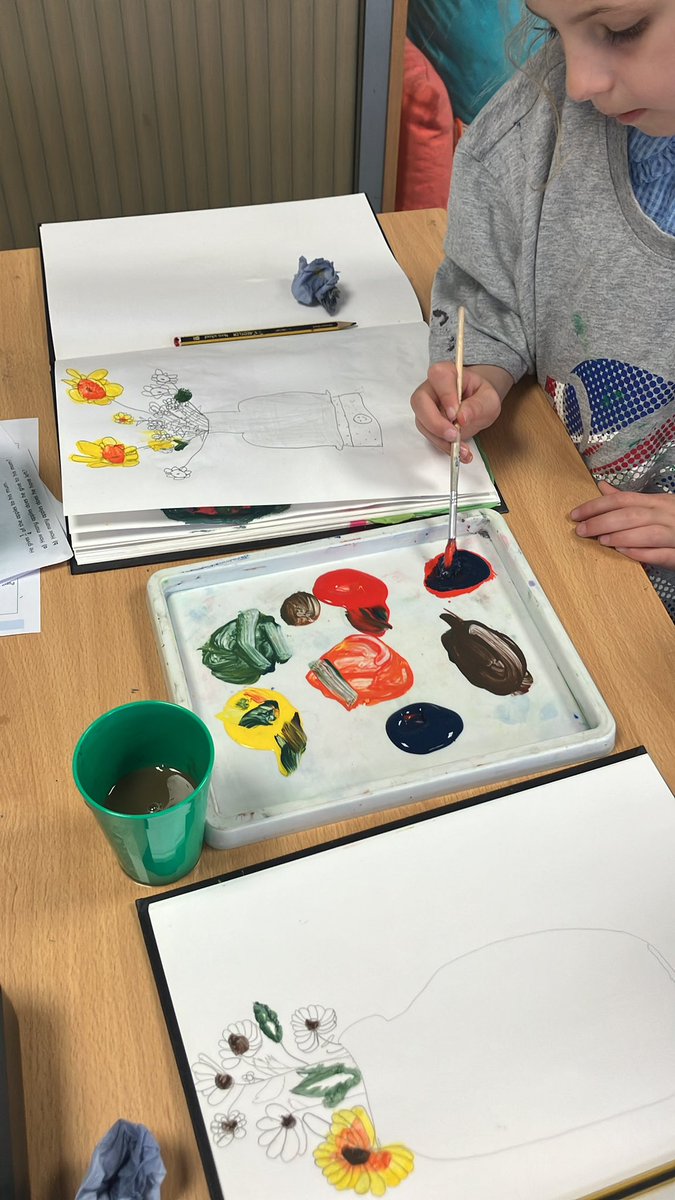 latimerprimary's tweet image. Class AB are applying their knowledge of mixing colours to paint their own flowers after they had sketched their outline. #latimerart #classab