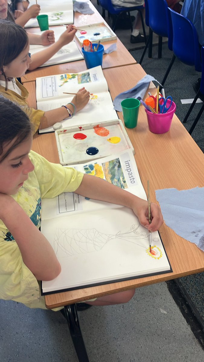 latimerprimary's tweet image. Class AB are applying their knowledge of mixing colours to paint their own flowers after they had sketched their outline. #latimerart #classab