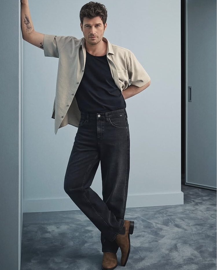 MarciMax1's tweet photo. 🆕📸💙Primavera-Verão 2025 Mavi & Kivanç👖
“Novo visual masculino da #BlueEdition. Estilos premium impressionantes da temporada estão na #Mavi.”🇧🇷💚🇹🇷❤️
#kıvançtatlıtuğ #kivanctatlitug #kivançtatlitug #kıvançmavisi #model #actor #türkiye #turkey #style #fashion #beauty #jeans https://t.co/kYkg6FmKLm
