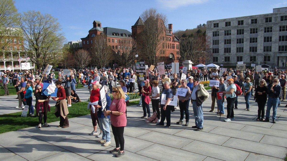 garlandgates's tweet photo. NEWS: Sponsored by the @VT_AFLCIO, yesterday's #MayDay rally in #MontpelierVT drew a large, diverse crowd. National @AFLCIO president @LizShuler (in green) fired up the gathering with her remarks supporting #WorkersRights.
#VTpoli #UnionStrong #OrganizedLabor #MaydayProtest https://t.co/NbGOPusUz8