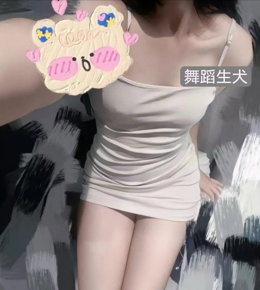 在宿舍背着舍友偷偷出没，猜我有没有穿内衣？