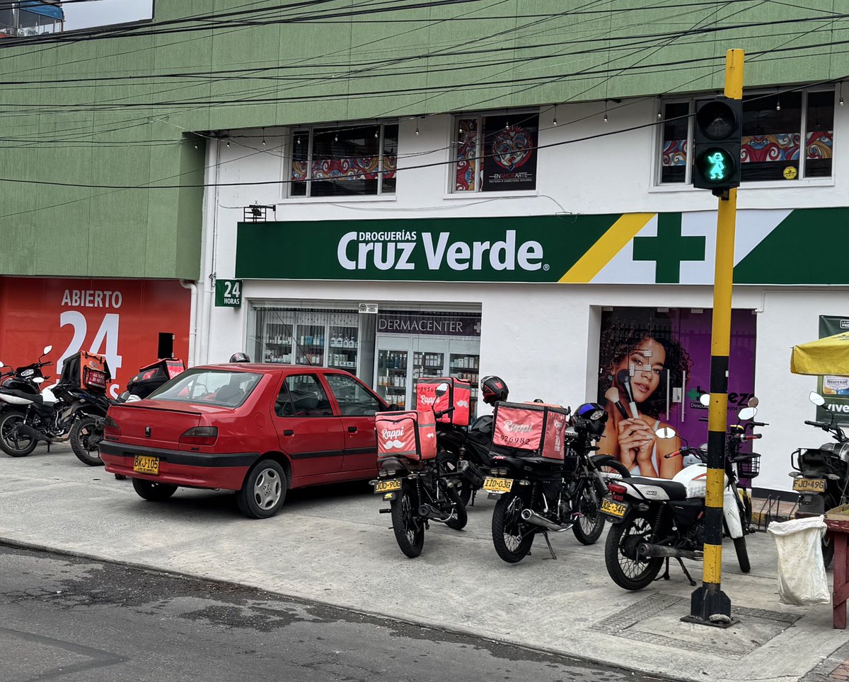 #AndenesParaPeatones🚶🏻 (@maorodriguezgon) on Twitter photo #CruzVerde otro de los #ComerciantesInfractores que utiliza los #AndenesParaPeatones🚶🏽♂️ como parqueadero para sus clientes. (Cll140 Cr 11) ¿Tampoco lo ven alcalde <a href="/CarlosFGalan/">Carlos F. Galán</a> <a href="/TransitoBta/">Policía de Tránsito Bogotá</a> ? 😡 #CruzVerde otro de los #ComerciantesInfractores que utiliza los #AndenesParaPeatones🚶🏽♂️ como parqueadero para sus clientes. (Cll140 Cr 11) ¿Tampoco lo ven alcalde <a href="/CarlosFGalan/">Carlos F. Galán</a> <a href="/TransitoBta/">Policía de Tránsito Bogotá</a> ? 😡