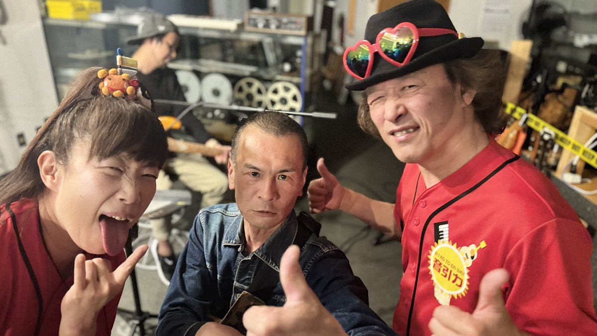 アクティブPGさんの店舗完成イベント！
仕事終わりで駆けつけました！
修理に出していたマーシャル2台とキャビもついでに引き取り（笑）
音引力さんにまた出会ってしまった（笑）
縁ですね〜
楽しいイベントでした！