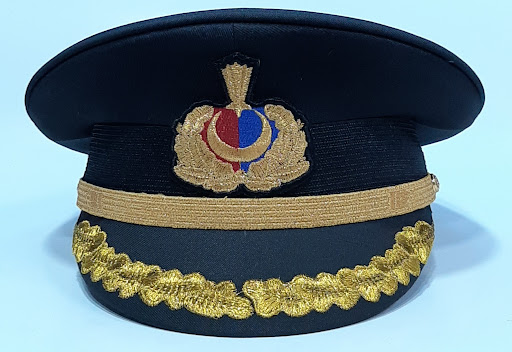 ORDU GÖREVE(!)
Bizim Genelkurmay başkanımız kim..? 
Bizim Kara kuvvetleri komutanımız kim..? 
Bizim Deniz kuvvetleri komutanımız kim..? 
Bizim Jandarma genel komutanımız kim..?
Demiş bir X yorumcusu. Kim olduklarına bakalım:
Eskiden olsa listedekiler dışında "Milli Güvenlik