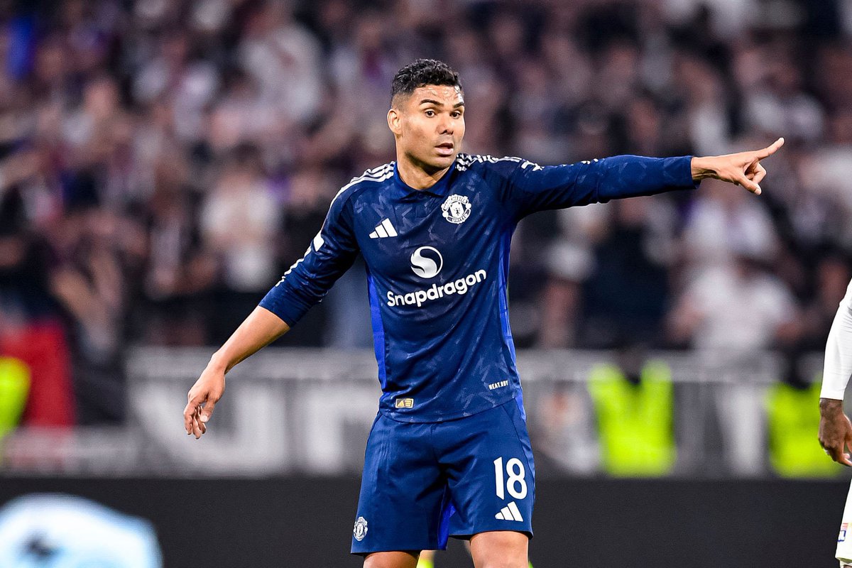 🚨🚨🎙️| Ruben Amorim on Casemiro: 

"I think he has improved a lot also. You can see not the way he plays but the way he runs. You can see it, we have the data to show him where he worked really hard. He is a very good example.

"Even Toby [Collyer] sometimes was playing in front