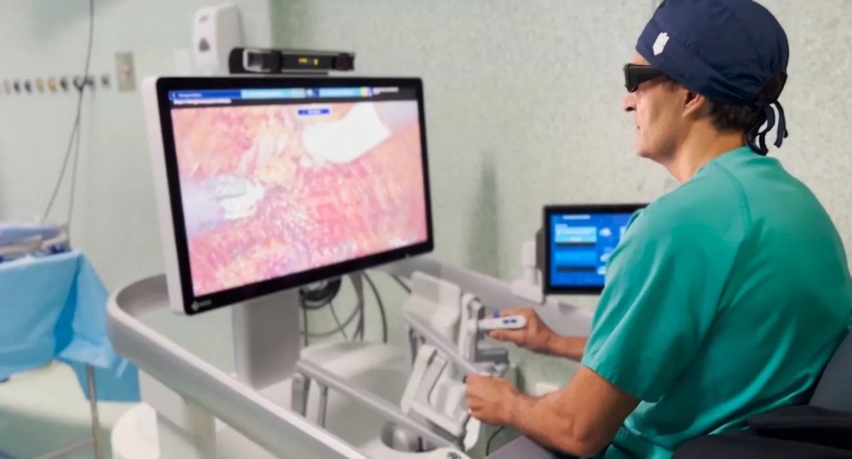 DiputacionCC's tweet photo. 👨🏻‍⚕️🏥 El robot HUGO, financiado por @DiputacionCC con 1,8 M€ realiza 80 operaciones en un año 🧔🏻‍♂️ El presidente @mamorale44 celebra el éxito de esta inversión que garantiza una sanidad pública de calidad y lamenta que @Junta_Ex no reconozca el esfuerzo inversor de la Diputación. https://t.co/I1SppQrpQa