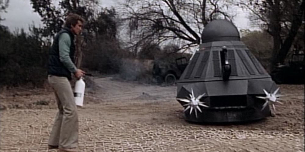 How many people are watching Six Million Dollar Man to prepare for the Cosmos 482 reentry next week?