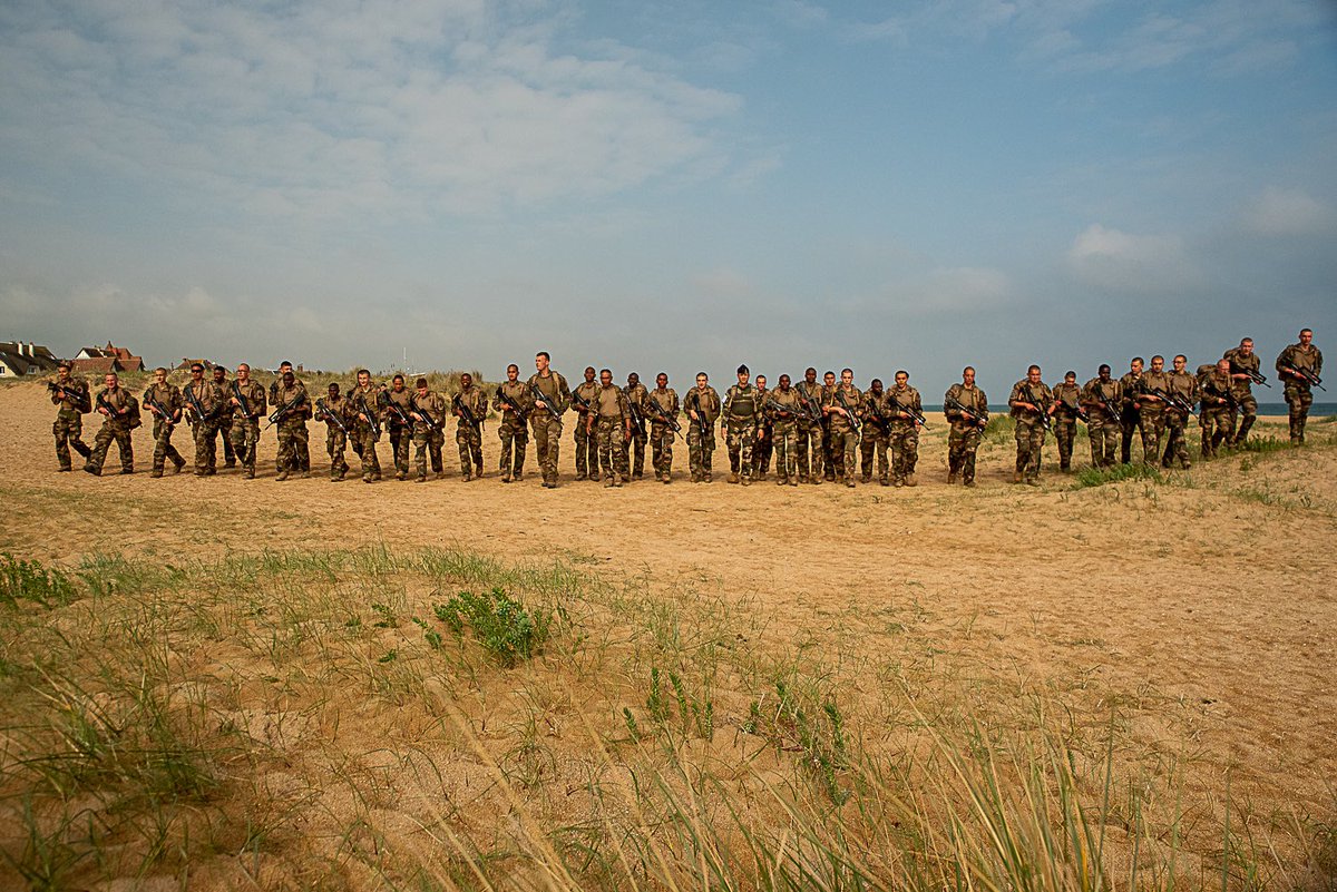 ⚓️ Nos jeunes engagés ont réalisé une marche sur trois jours le long des côtes normandes. 

Dans les pas de leurs anciens, et leur souvenir, ils se sont vus remettre le calot des troupes de Marine ainsi que leur képi.