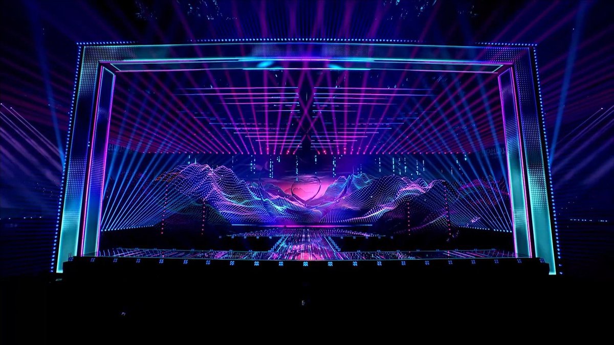 EuroQuotidien's tweet image. SRG SSR a révélé les images de la scène prête à accueillir les premières répétitions individuelles de l'#Eurovision2025 ! 💜💙💜

📸 UER | SRG SSR 

#Eurovision #UnitedByMusic @SRGSSR