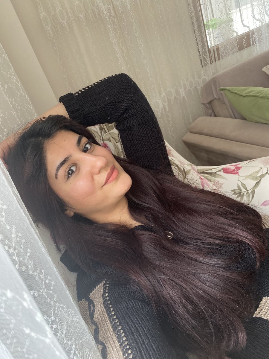 Değiştim sandılar . Hayır ! Öz saygımı korudum , bazı mesafeleri çizdim , bazı şeyleri bitirdim . Kendimi bitirmemek için . #hayirlicumalar #YeniProfilResmi