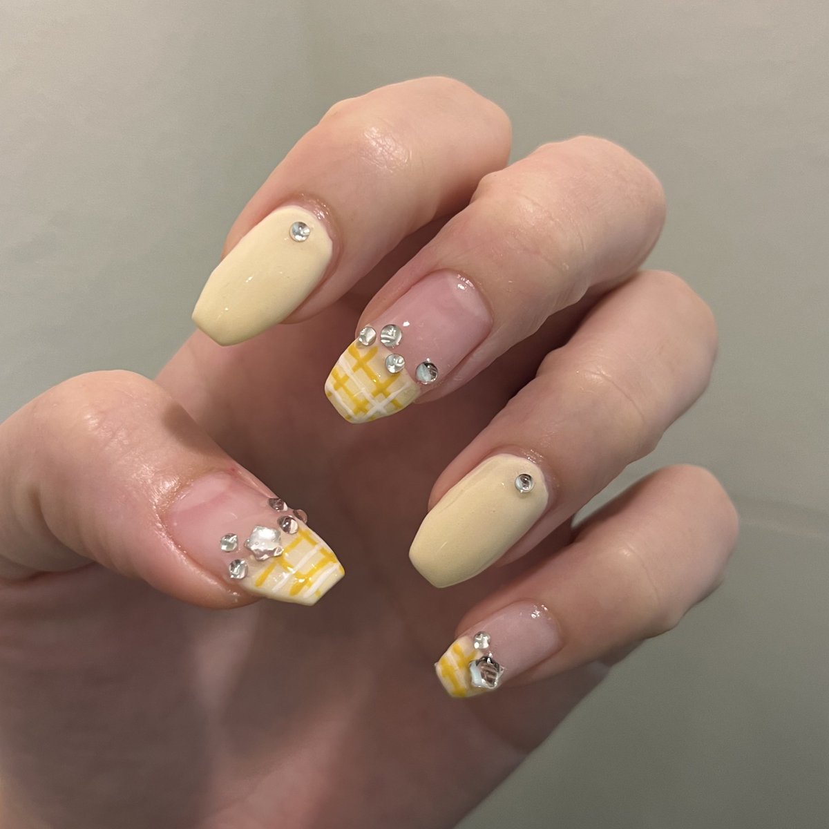gogogomasiochan's tweet image. やっぱりyellow nailかわいい⭐️💛
2枚目を参考にました🍀
#nail