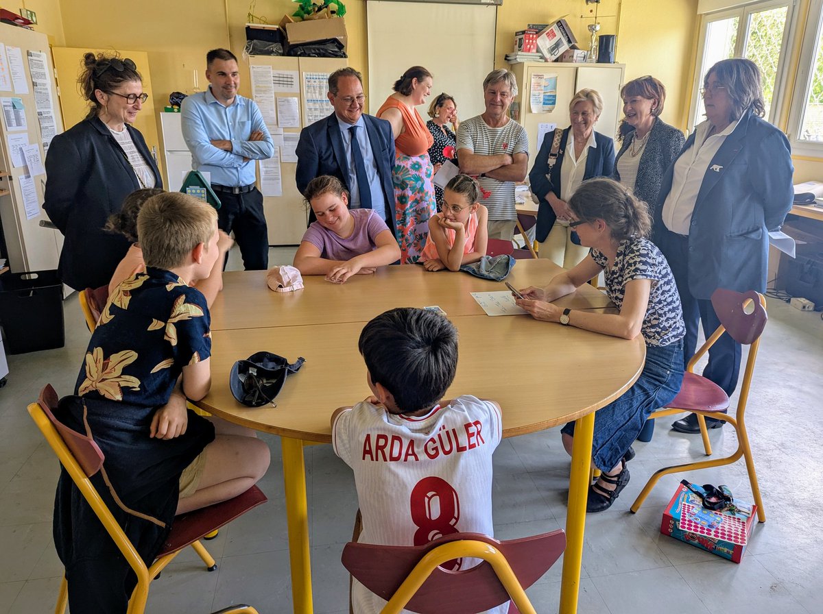👩‍🏫 À travers 9 ateliers ludiques, les élèves de cycle 3 enrichissent leur vocabulaire en coopérant et en s’amusant. Une démarche motivante qui conjugue plaisir d’apprendre, autonomie et coopération.

Bravo aux équipes engagées !