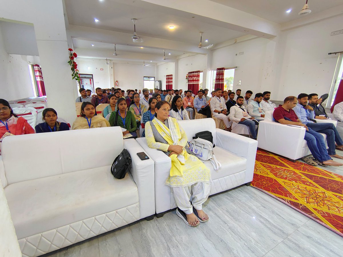 समस्तीपुर में आयोजित अभाविप उत्तर बिहार का "प्रांत कार्यकारी परिषद बैठक" में प्रांत संगठन मंत्री श्री राकेश मौर्य ने उत्तर बिहार के 'वर्तमान सामाजिक परिदृश्य' एवं 'इकाई गठन' पर व्यापक चर्चा किये।

#ABVPNorthBihar