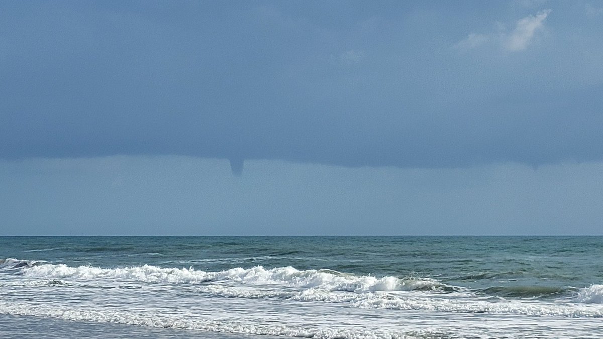 Likely funnel cloud beneath some low-topped showers over the Atlantic at 8:50am ET looking north from Indian Harbour Beach, #FLwx. No spray ring visible from this distance