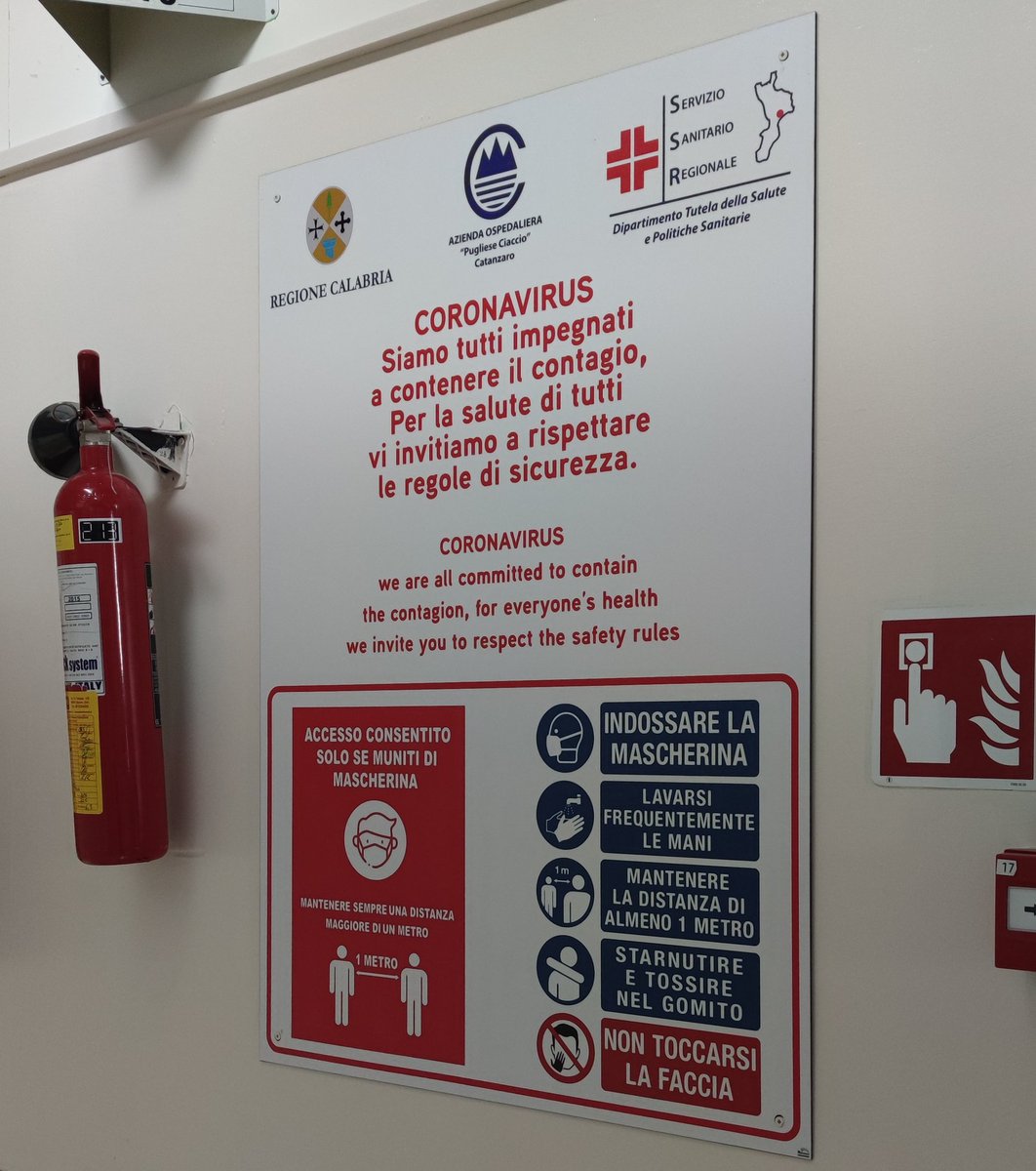 Situazione passata e attuale degli ospedali italiani. Fermi al 2019.
Non abbiamo un posto disponibile per il prossimo anno solare, ma siamo impegnati a combattere il vairus Covis.
Sanità stra-finita.