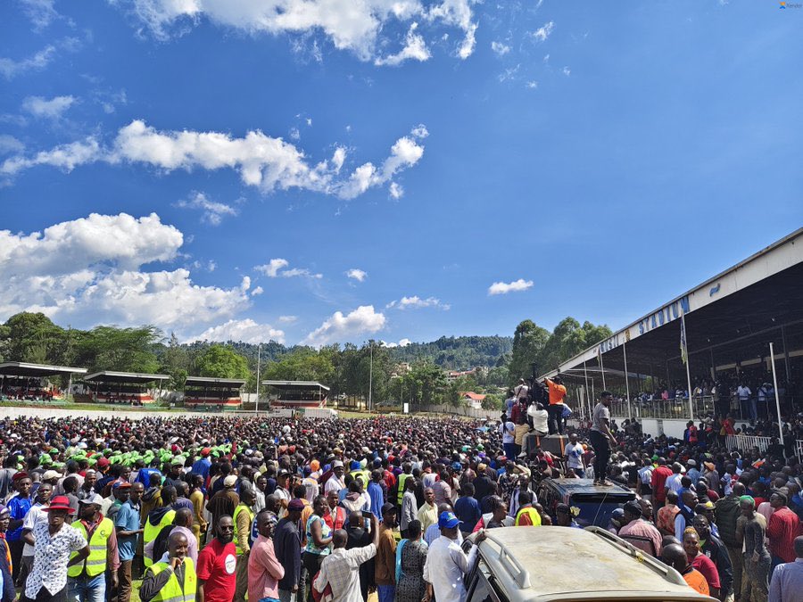 Hapa Kazi Tu! 
#MbelePamoja