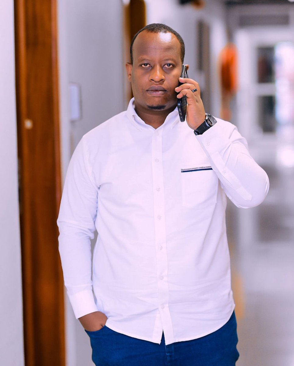 UWASE Constantin (@constantinuwase) on Twitter photo #UyuMunsiMuMateka
#02Gicurasi
Havutse <a href="/kwizigira/">Kwizigira Jean Claude Lee</a> Umu Papa w’imfura cyane akaba Umunyamakuru wa <a href="/rbarwanda/">Rwanda Broadcasting Agency (RBA)</a> By'umwihariko <a href="/Radiorwanda_RBA/">RADIO RWANDA</a> Akaba amenyerewe Mukuvuga amakuru ndetse no Murubuga rwimikino. Akaba Ari n’umutoza wa Equipe y'umupira wa maguru ya RBA ndetse n'umuyobozi #UyuMunsiMuMateka
#02Gicurasi
Havutse <a href="/kwizigira/">Kwizigira Jean Claude Lee</a> Umu Papa w’imfura cyane akaba Umunyamakuru wa <a href="/rbarwanda/">Rwanda Broadcasting Agency (RBA)</a> By'umwihariko <a href="/Radiorwanda_RBA/">RADIO RWANDA</a> Akaba amenyerewe Mukuvuga amakuru ndetse no Murubuga rwimikino. Akaba Ari n’umutoza wa Equipe y'umupira wa maguru ya RBA ndetse n'umuyobozi