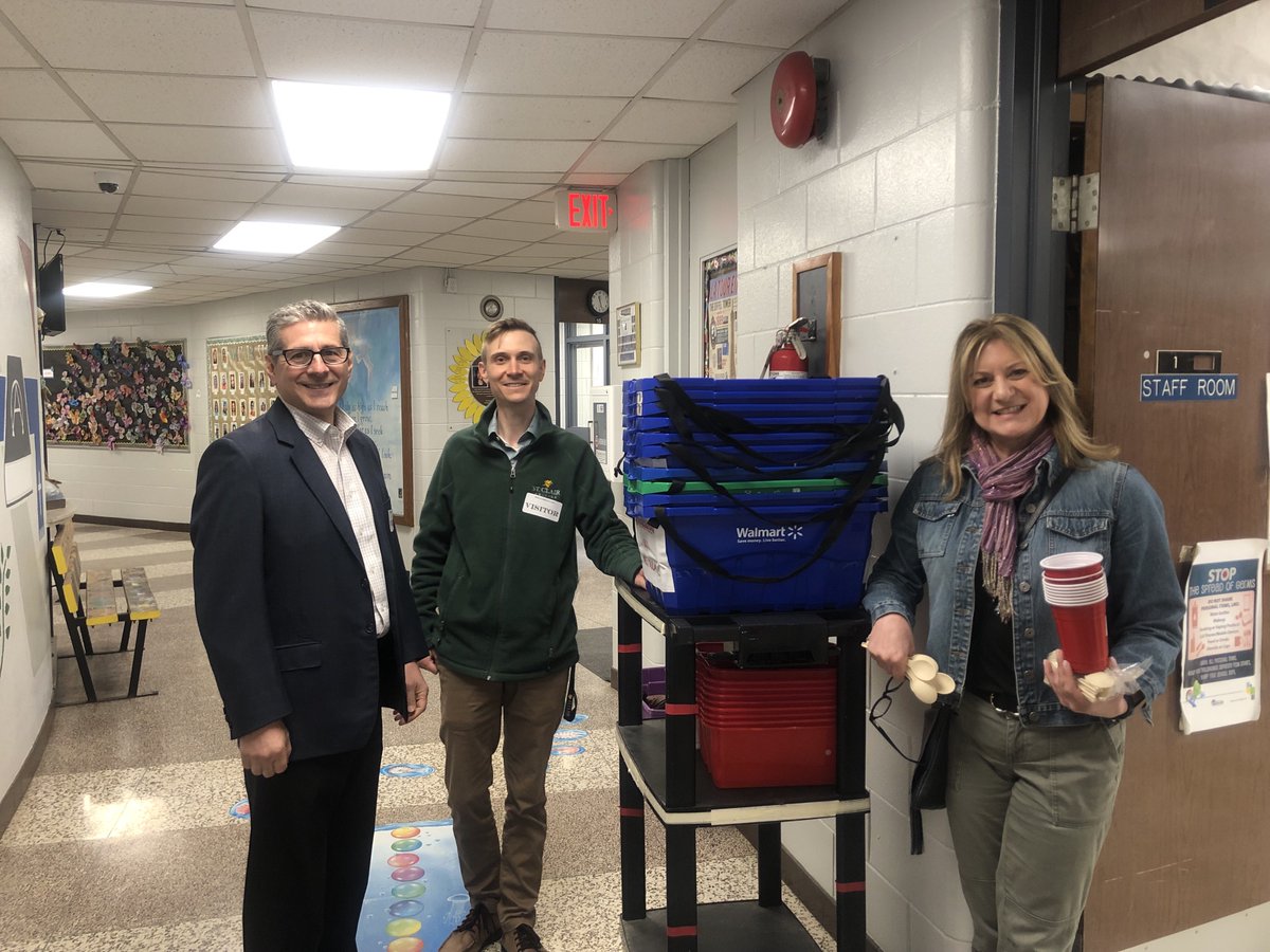 Proud to share that the St. Clair College, Research &amp; Innovation team recently visited the Healthy &amp; Hot School Lunch Program to observe its progress and contribute on‑site. 
Learn More:
lnkd.in/gSpJ6GZq

#ResearchandInnovation #StClairCollege #SaintsStrong #SaintsNation