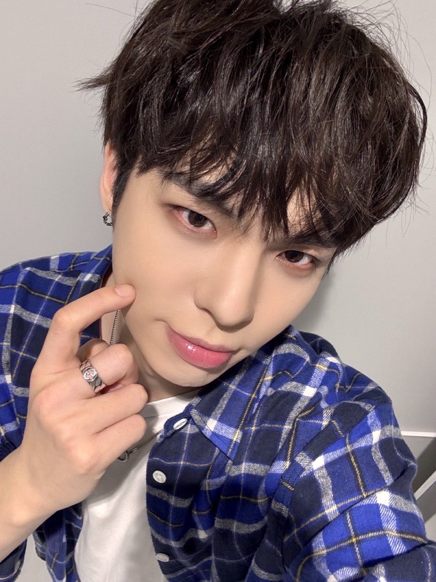 CIX_twt's tweet photo. 오늘 올리기로  한 사진!!😋

#CIX #FIX #BX #이병곤 #병곤 #평픽사💙 https://t.co/xioTOmL173