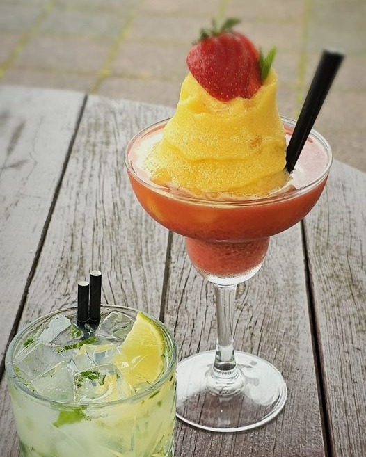 Make the most of the sunshine this weekend☀
Our mocktails are a delicious healthier alternative for those looking to relax and unwind with friends!
Head over to our outdoor seating and enjoy yours today🍹
#AlcoholFree #Mocktail