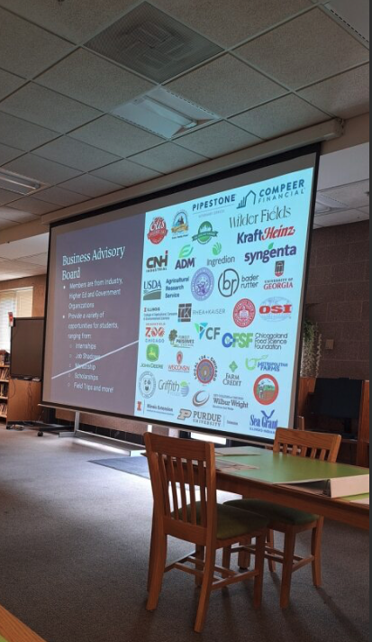 makeitinIL's tweet image. Excited to announce the first apprentice exchange between City Colleges of Chicago-Richard J. Daley College and Berufliche Schule Farmsen in Hamburg! 🌎🤝 Thanks to Chicago High School for Agricultural Sciences for inspiring us! 🌱 #MakeItInIllinois