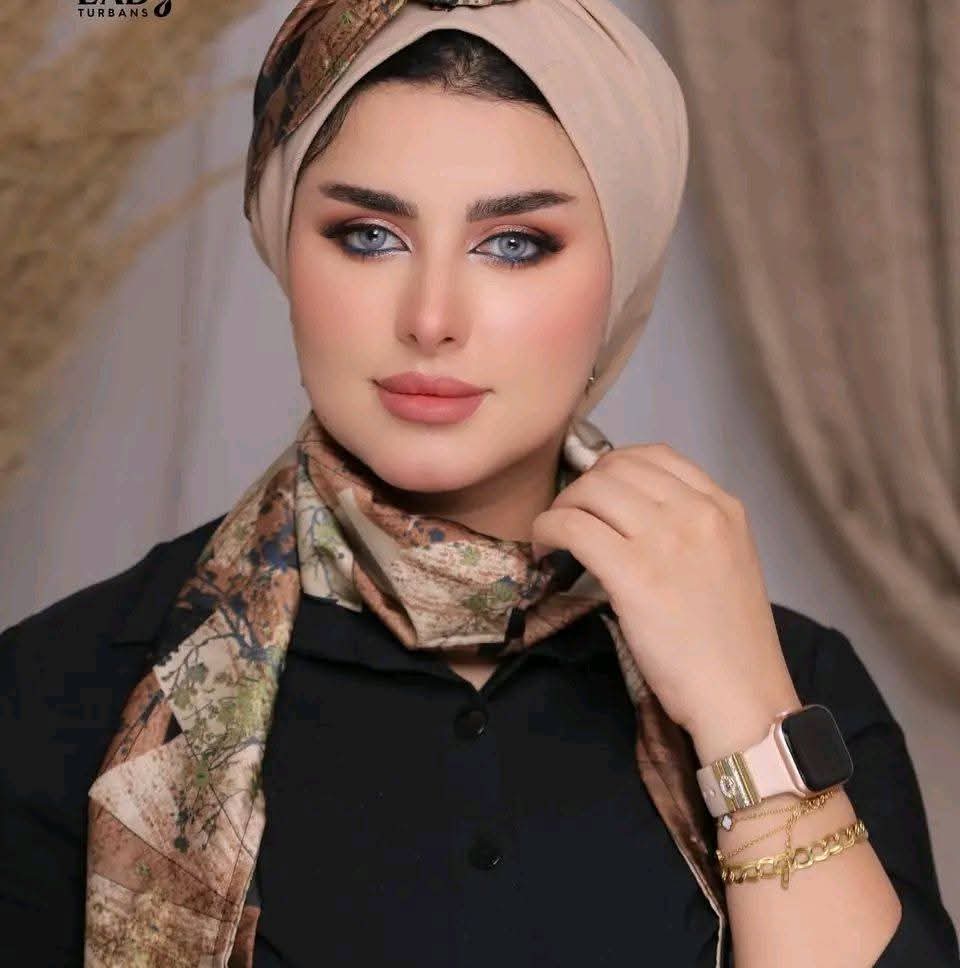 لم  اغب  عنكى  يا ساكنة  الروح والجسد يا قلب ❤بالحب نبض  ولكن  اتعبكى  حبى  فبعدت قليلا  حتى  ترتاحى  و أنا بجوارك  اراقب زينتك  وجمالك  فاعود  حتى  اسعد  بقربى  منكى