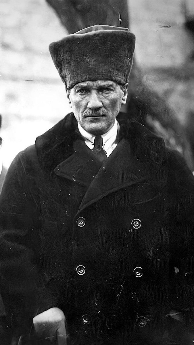 ATATÜRK
35 yaşında bir General
40 yaşında Başkomutan
42 yaşında Cumhuriyeti kuran
44 yaşında büyük Devrimler yapan
46 yaşında Nutuk'u yazan
48 yaşında Türk Alfabesini yürürlüğe koyan büyük önder, dünyanın saygı duyduğu tek lider! 🇹🇷