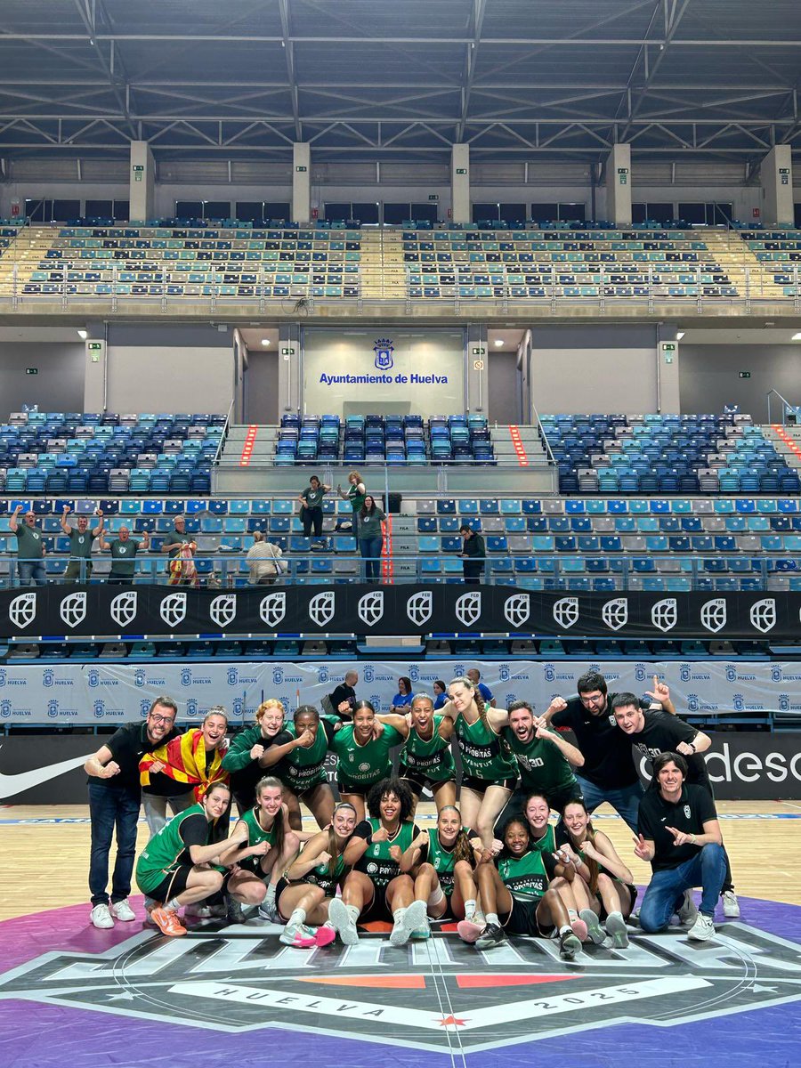 Penya1930's tweet photo. 🙌 Ja són FINALISTES, demà buscaran ser CAMPIONES d’Espanya!

🔝 El Júnior segueix fent un torneig espectacular. Demà, la gran final contra el @FCBbasket_fem (11:00h, Huelva). A per totes, noies!

#SomElBressol #CityOfBadalona https://t.co/OtUmQYSJO9