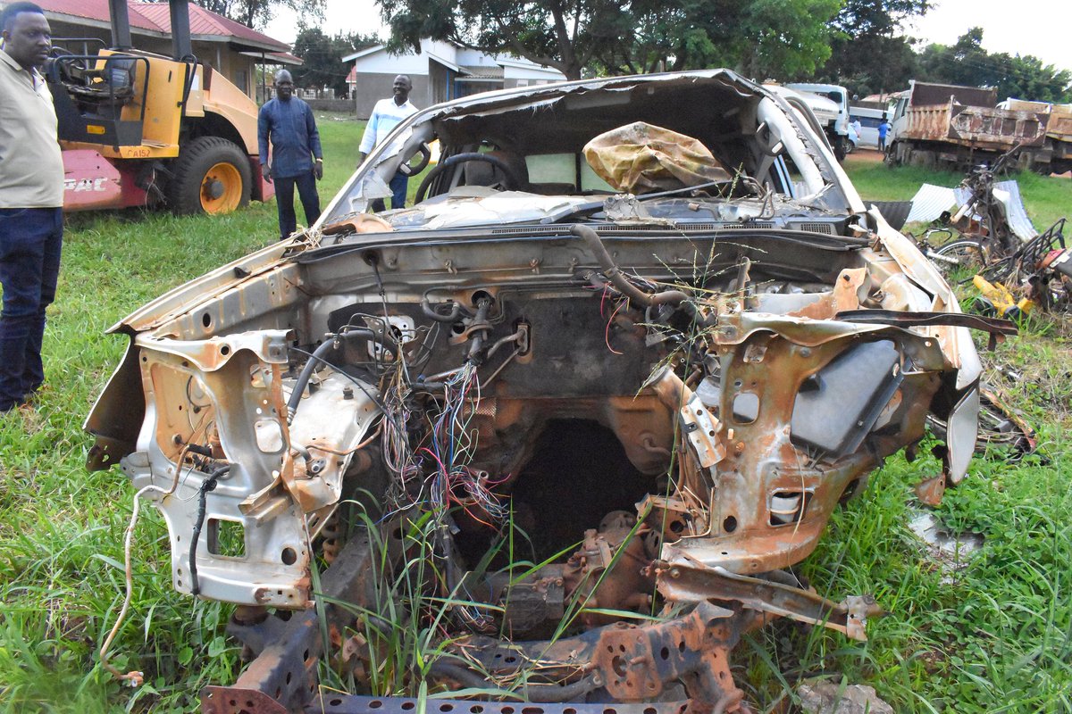 3/3

...an engine and a Gear box from motor vehicle registration number UAK 827Z Toyota Hilux double Cabin, property of Busia District Local Government valued at approximately Ugx 30M.
#ExposeTheCorrupt