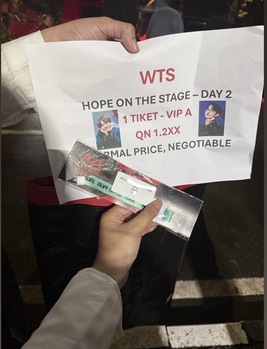 WTS Hope On The Stage 1 ticket Day 2 VIP A QN 12xx ! NEGOTIABLE AND 100% TRUSTED. CoD the wristband and VIP Gifts at the venue NOW. DM me if interested!
#WTS #HOPE_ON_THE_STAGE_TOUR #Hope_On_The_Stage_Tour_Jakarta #BTS