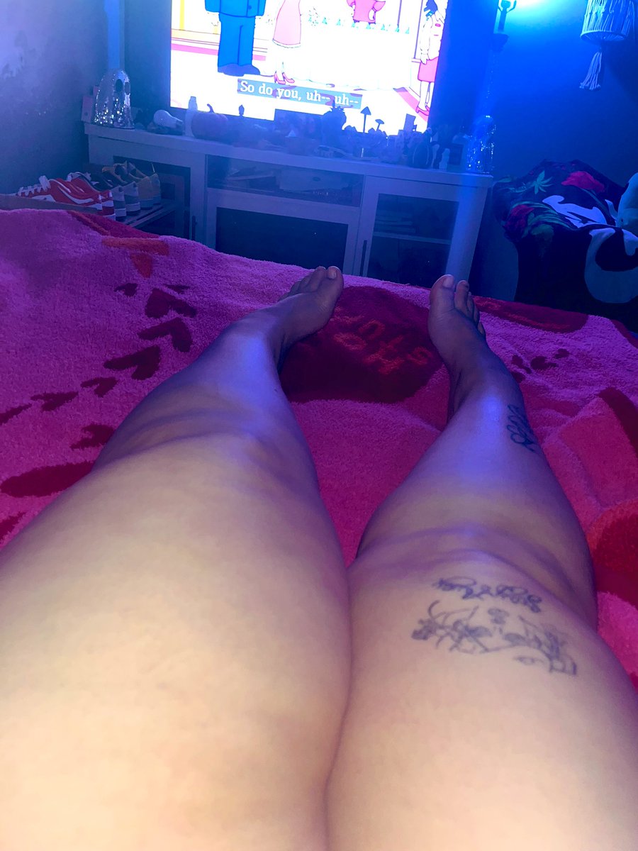 spiceepiscess's tweet photo. #feet #feetfetısh #feetworshi̇p #soles #socks #pies  i need a foot/thigh rub https://t.co/fTgA53RIHC