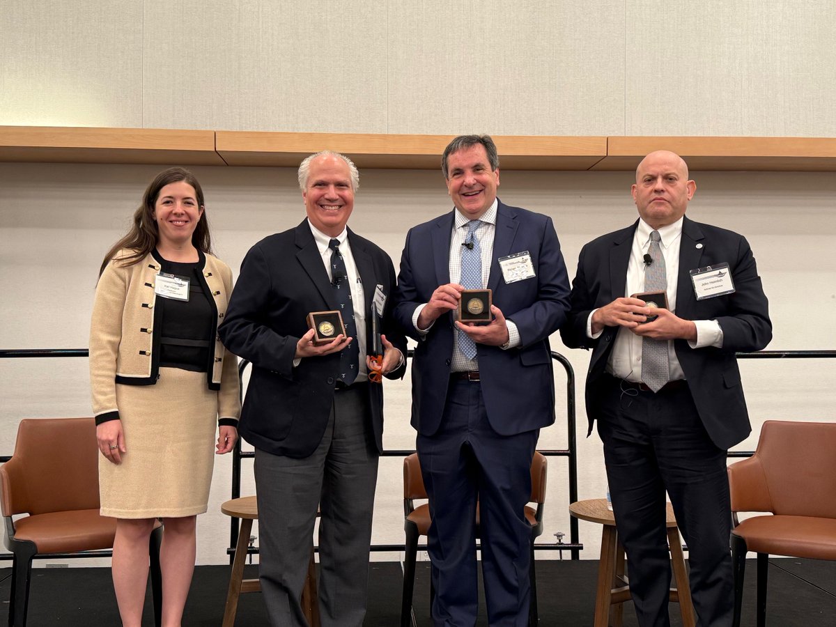 AeroClubDC's tweet image. What a fantastic turnout at the Aero Club’s April 30th luncheon!
We were honored to host aviation analysts Richard Aboulafia, @AeroDynamicAdv and John Heimlich, @AirlinesDotOrg, along with our outstanding moderator, @vagomuradian!
Grateful to our sponsors @NATCA and…