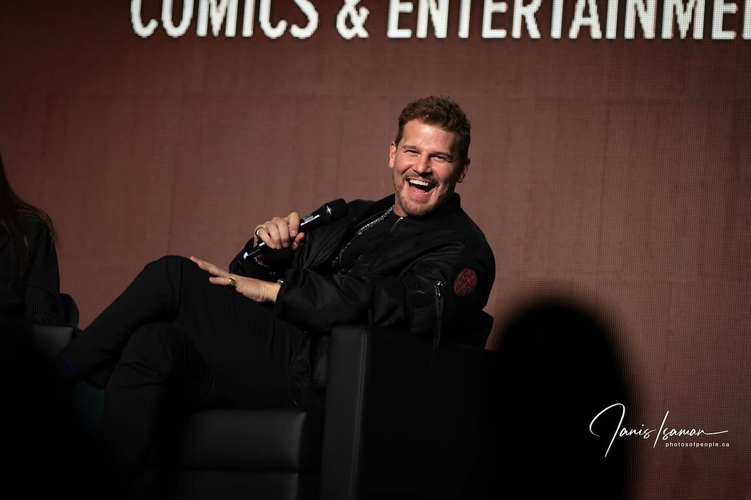 David Boreanaz @ Calgary expo ✨  (April 2025)

📷 badenroth
📷 photosofpeople. ca