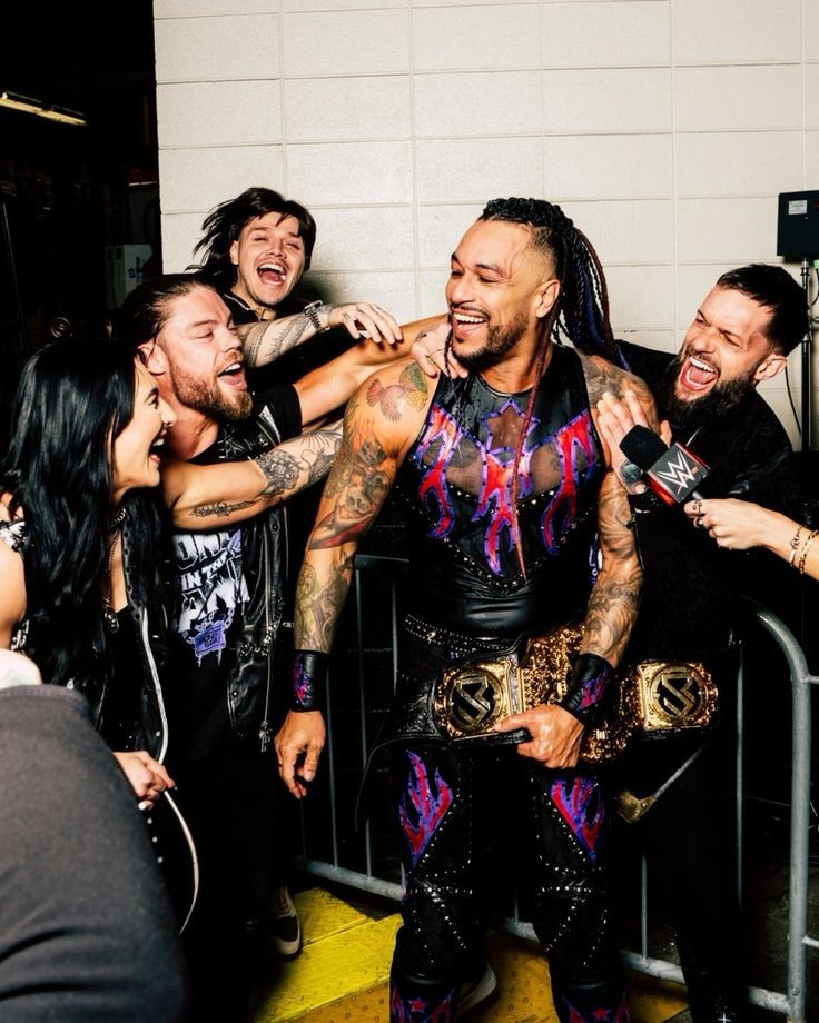 VladVilcu3's tweet image. "Lost my boyfriend,  lost my family" 

STOP, ENOUGH🥲💔