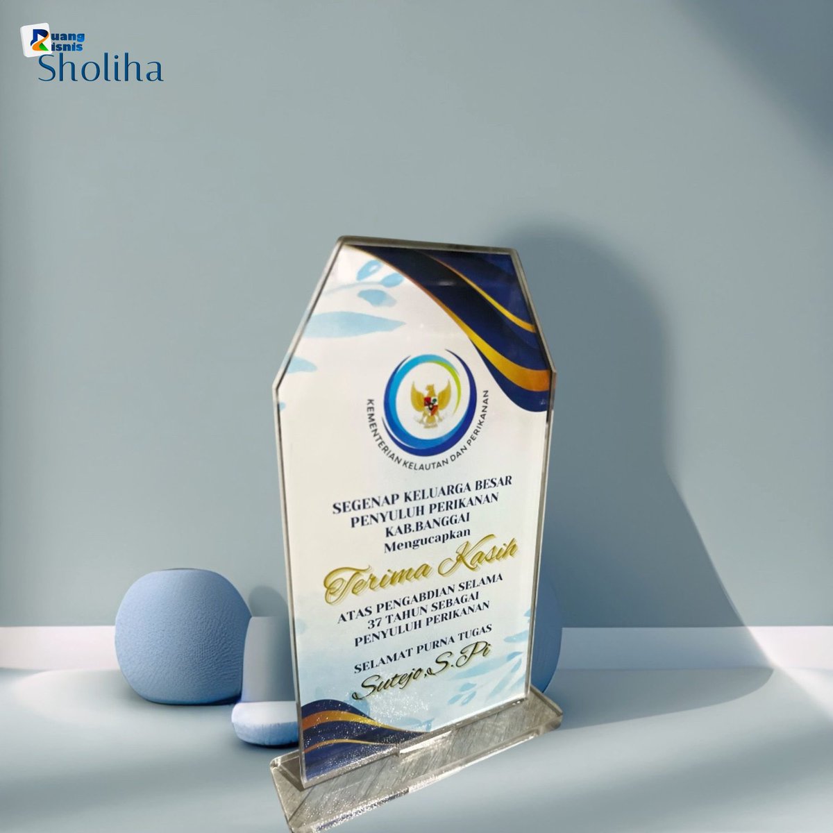 ummusholiha's tweet image. A simple and elegant plaque by me.

#PlaqueDesign #GraphicDesign #AwardDesign #ElegantDesign #MinimalistDesign #CreativeWork #DesignPortfolio #RuangBisnisSholi