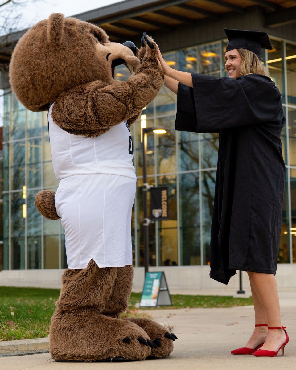 Congratulations to everyone graduating
this weekend - especially our #HealthSciencesOU
grads! We are so proud of you and can't wait to see
the impact you will continue to make in
people's lives, communities and the world -
#InPurposeForHealth. Your futures are golden! 💛🖤
