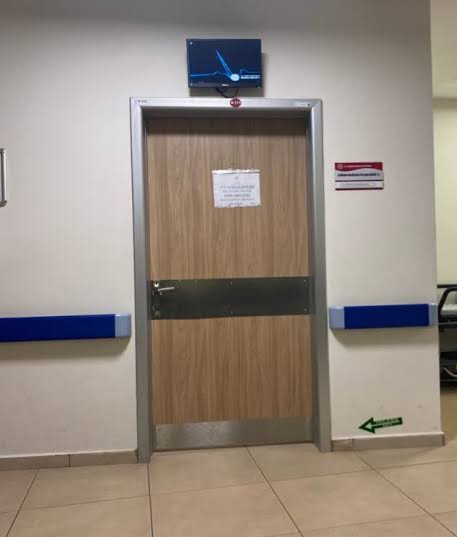 Doktor sırası beklerken içerideki hastanın "çabucak çıkmasını" isterken, sıra bana gelince doktorun "beni daha uzun dinlemesini ve benimle ilgilenmesini" istemek gibi bir ikilemin içinde olmak bile üzücü...
Rabbim tüm hastalarımıza şifalar versin...