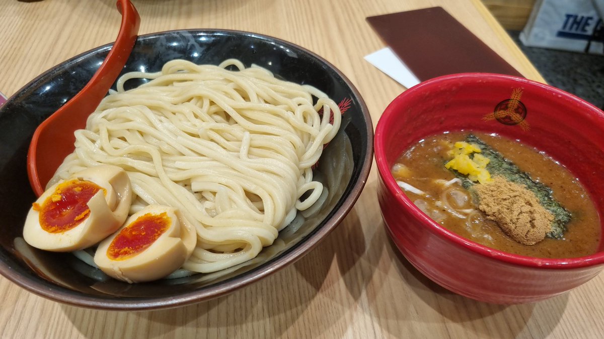 今日は最終出勤日でした。ももぞうがせっかくなら、会社帰りにガンダムベース行かない？と誘ってくれて
ガンダムベースに行きました！
もちろんガンプラも買いました！
あまり期待しないで行きましたがめっちゃいいガンプラを見つけちゃって買いました！ももぞう🍑に感謝です~あ、つけめん美味しかった