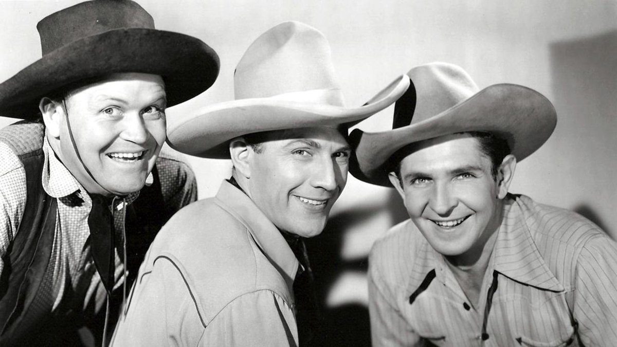 TinseltownTwins's tweet photo. Bob Steele with Rufe Davis and Tom Tyler in The Phantom Plainsmen (1942). #ClassicGuyOfTheWeek #BobSteele https://t.co/DGQ0Q8sCcc