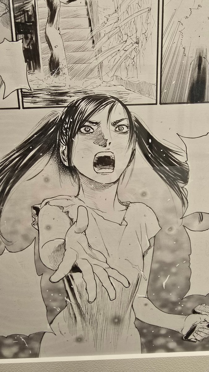 原画(特に完全にアナログで生原稿のもの)、写真撮らせて頂いたのですが、「おや?わたしの姿が写り込んでいるな…?」なものが多かったので無事な写真だけを… 