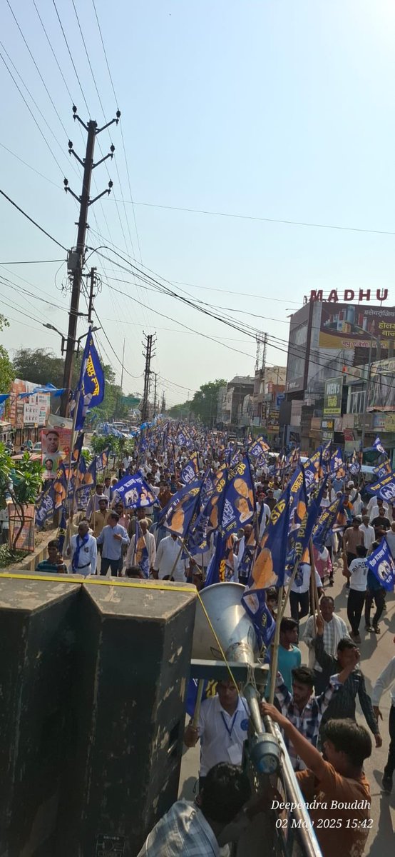 ramjigautambsp's tweet image. जय भीम बोलने पर संजय जाटव और रानू जाटव को सामन्तवादियों ने गोली मार दी थी जिसमे संजय जाटव की मौत हो गई थी और रानू जाटव के हाथ में गोली लगी इसके विरोध और आये दिन हो रहे अन्याय अत्याचार के खिलाफ मुरैना में जन आंदोलन किया गया। जिसमे हजारों की संख्या में लोग शामिल हुए।
