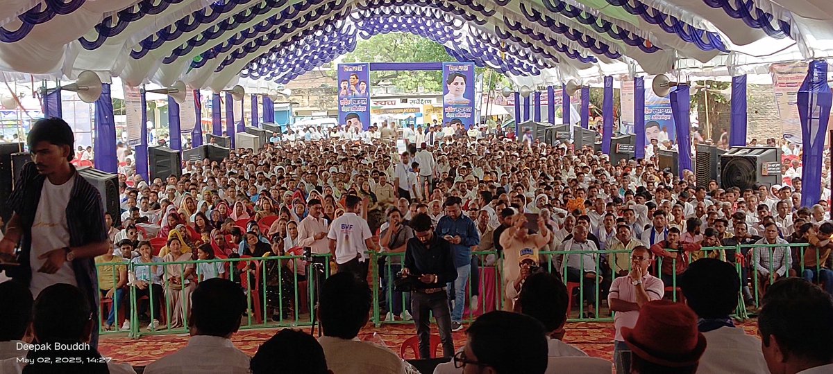 ramjigautambsp's tweet image. जय भीम बोलने पर संजय जाटव और रानू जाटव को सामन्तवादियों ने गोली मार दी थी जिसमे संजय जाटव की मौत हो गई थी और रानू जाटव के हाथ में गोली लगी इसके विरोध और आये दिन हो रहे अन्याय अत्याचार के खिलाफ मुरैना में जन आंदोलन किया गया। जिसमे हजारों की संख्या में लोग शामिल हुए।